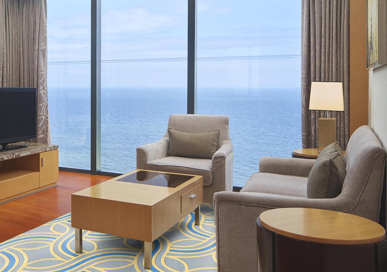 Sheraton Yantai Golden Beach Resort Exterior photo