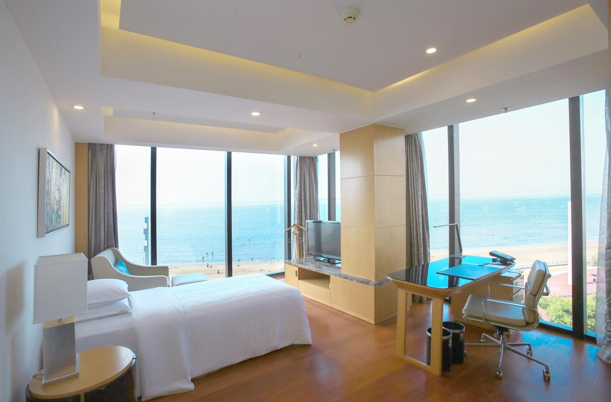 Sheraton Yantai Golden Beach Resort Exterior photo