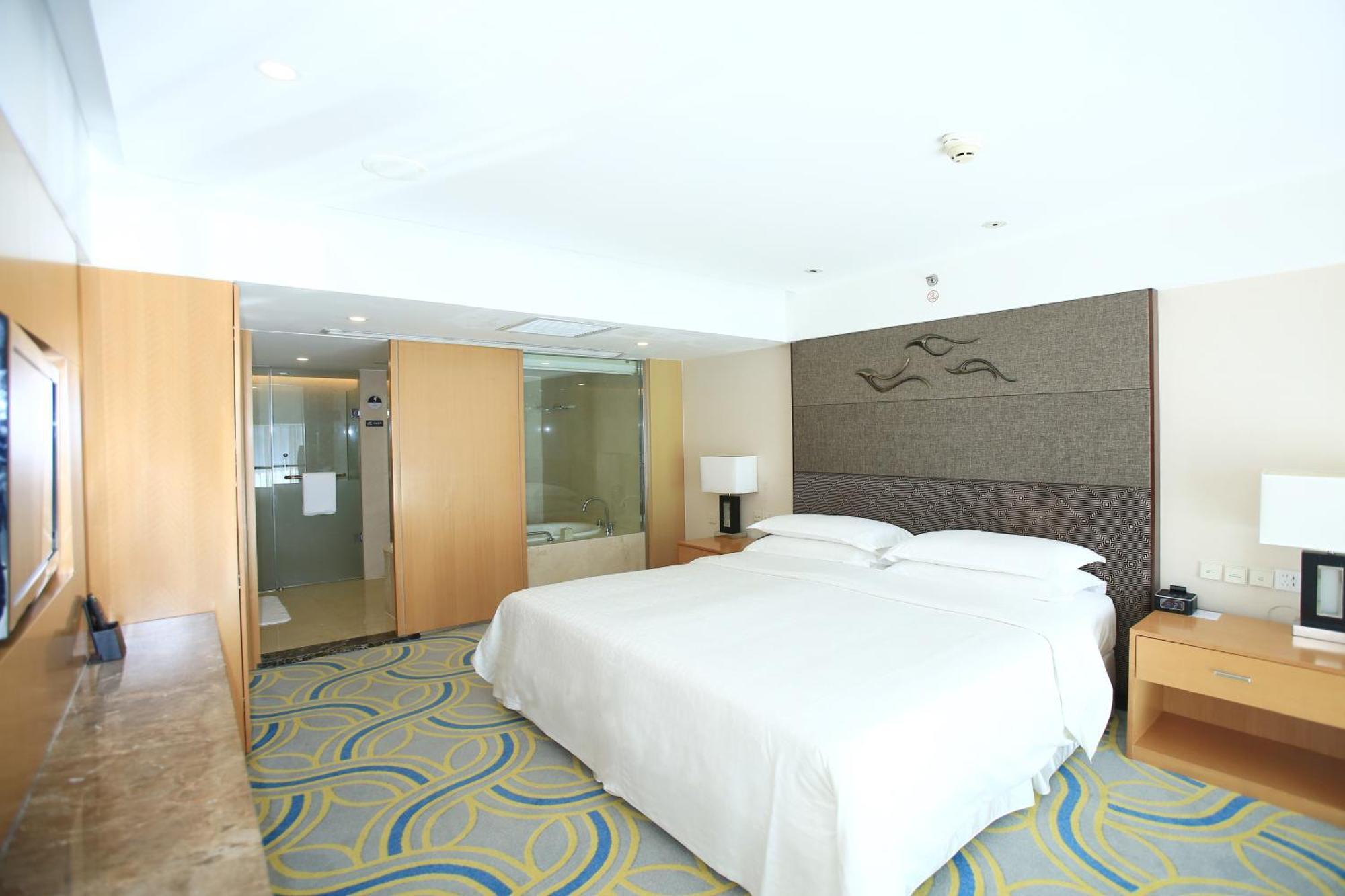 Sheraton Yantai Golden Beach Resort Exterior photo